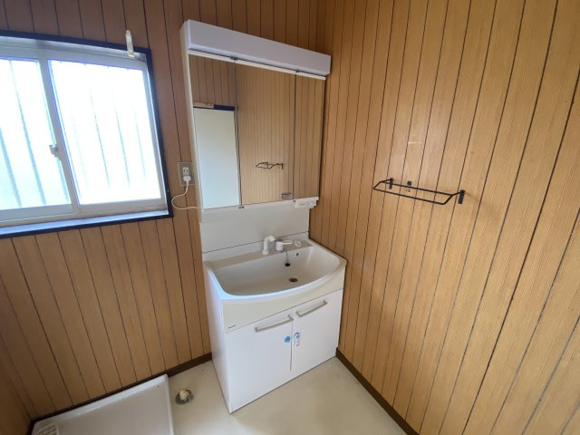 大網白里市北飯塚J邸戸建の独立洗面台