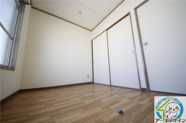 第一イワサキビルの洋室