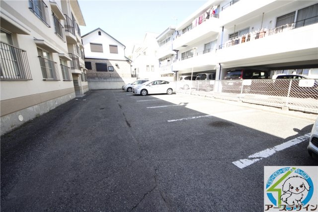 第一イワサキビルの駐車場
