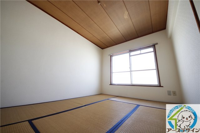 第一イワサキビルの和室