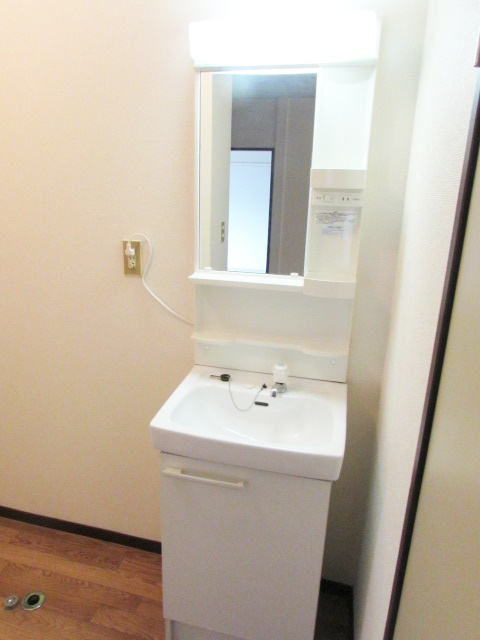 ハイツ椿園2の洗面所|ゆったりとスペースのある洗面所