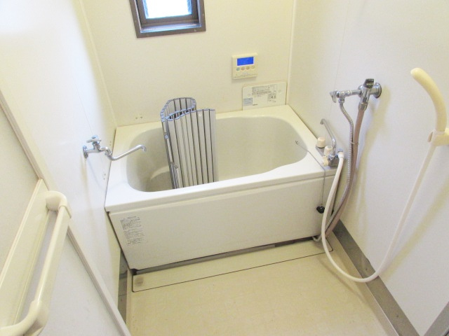 ハイツ椿園2の浴室|コンパクトで使いやすいお風呂です