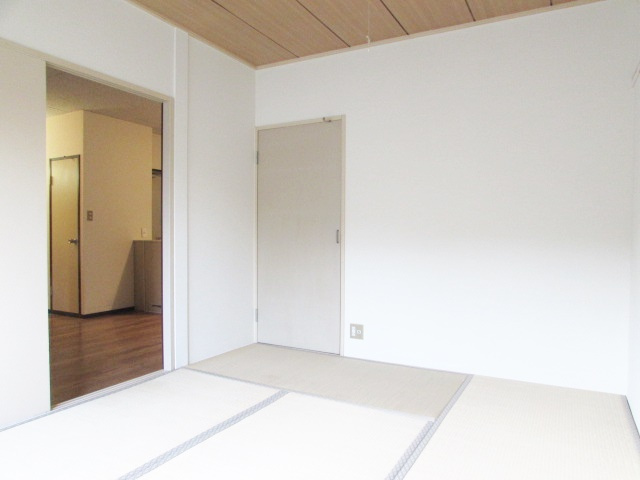 ハイツ椿園2の居間・リビング|使いやすい居間です