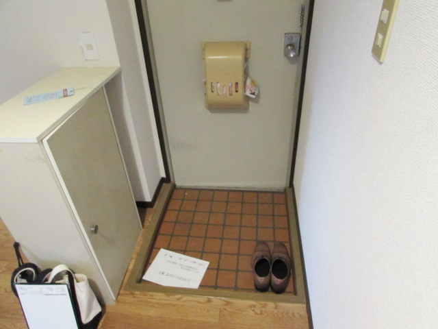 ハイツ椿園2の玄関|シンプルで使いやすい玄関です