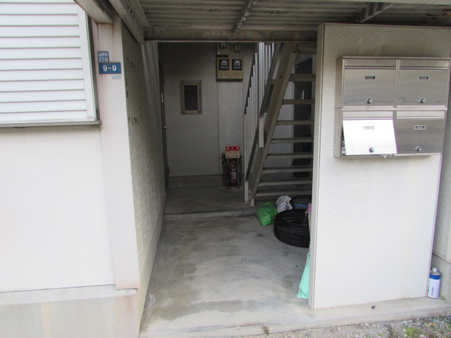 ハイツ椿園2のエントランス|落ち着いたエントランスです