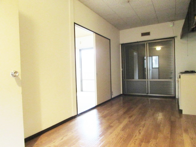 ハイツ椿園2の居間・リビング|使いやすい居間です