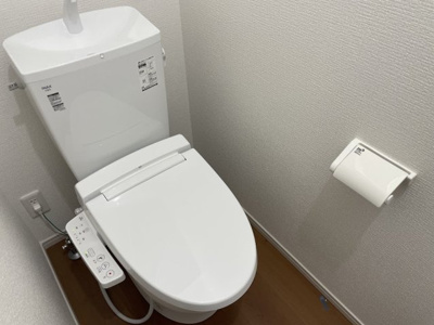 【トイレ】 | 山形市江俣二丁目【新築建売】1号棟 | 節水タイプのトイレは水道代の節約に繋がります。