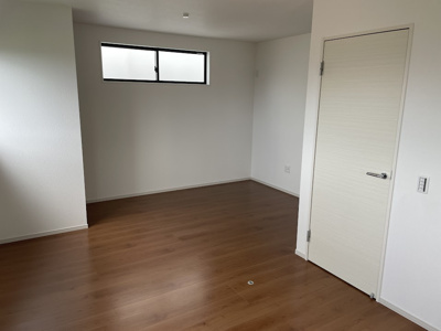 【寝室】 | 山形市江俣二丁目【新築建売】1号棟 | 大きいベットを置いてもスペースの取れる寝室です。