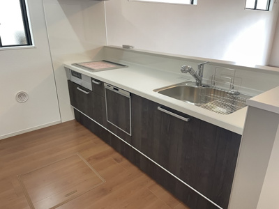 【キッチン】 | 山形市江俣二丁目【新築建売】1号棟 | 広々ワイドなキッチンは料理がしやすく快適です。