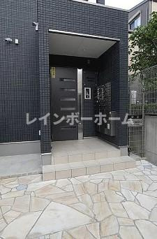 アクシーズ浦和東岸町のエントランス