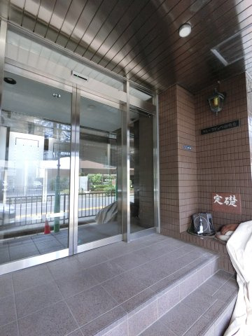 グレースビュウ国府台のエントランス