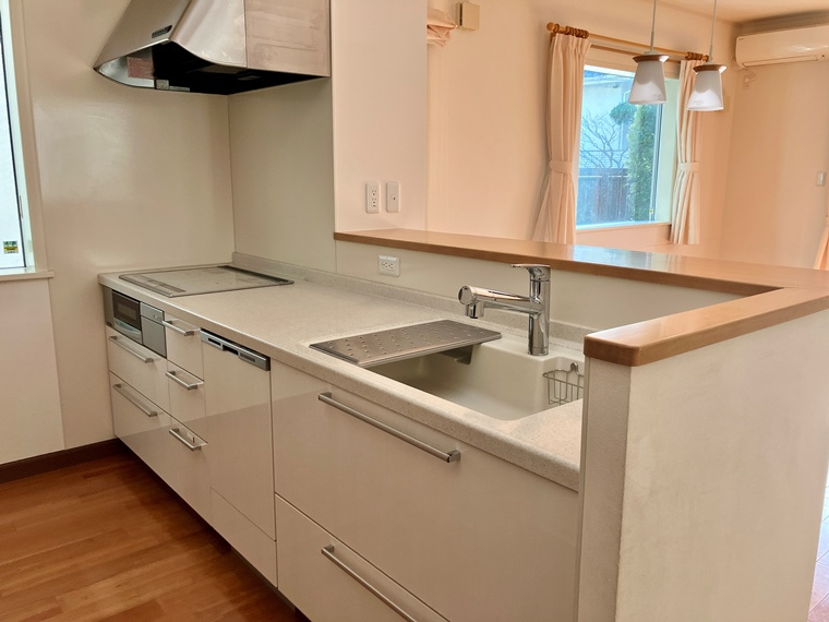 王禅寺西戸建のキッチン