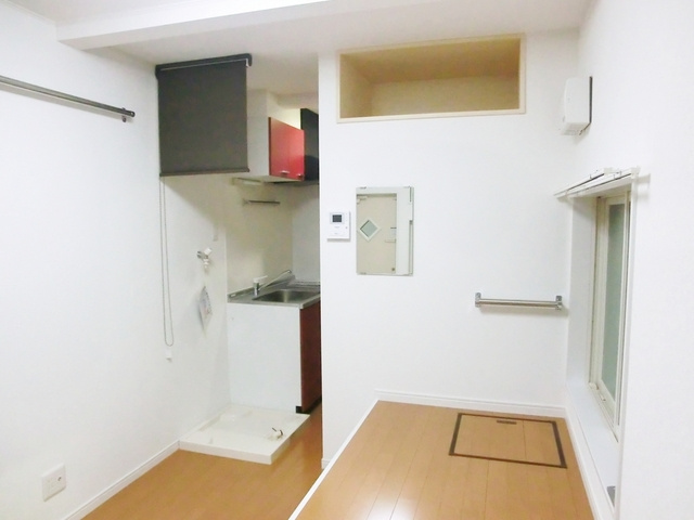 ０５ハイムⅡの居間・リビング|上部収納もございます