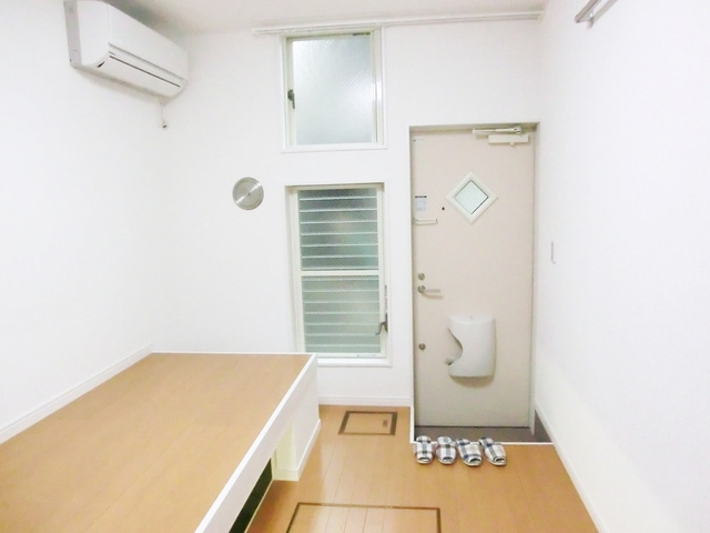 ０５ハイムⅡの寝室|ベッドも付いたコンパクトなお部屋です♪