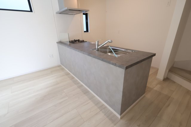 《仲介手数料無料》浦和区瀬ヶ崎４丁目9-5(1号棟)新築一戸建てKEIAI GRACEのキッチン|撮影日 2025年11月17日 13:30 晴れ