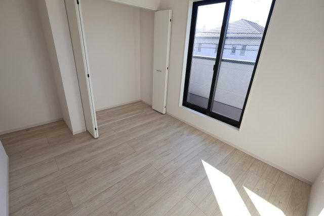 《仲介手数料無料》浦和区瀬ヶ崎４丁目9-5(1号棟)新築一戸建てKEIAI GRACEの洋室|撮影日 2025年11月17日 13:30 晴れ