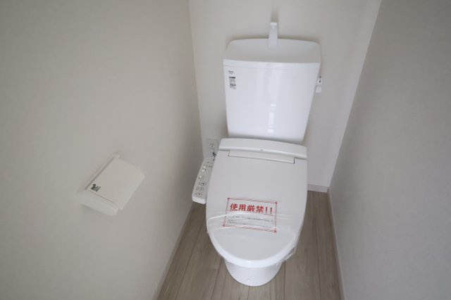 《仲介手数料無料》浦和区瀬ヶ崎４丁目9-5(1号棟)新築一戸建てKEIAI GRACEのトイレ|撮影日 2025年11月17日 13:30 晴れ