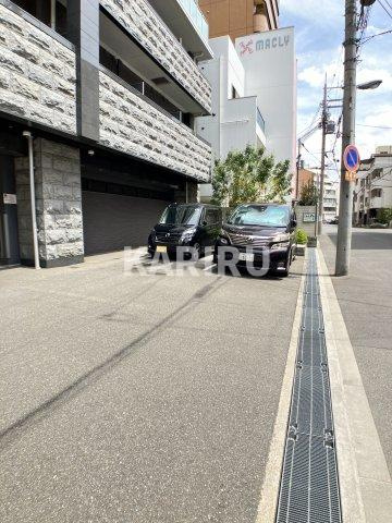 プレサンス玉造駅前の駐車場