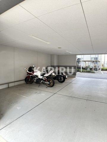 プレサンス玉造駅前の駐車場