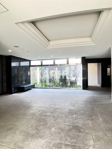 プレサンス玉造駅前のロビー