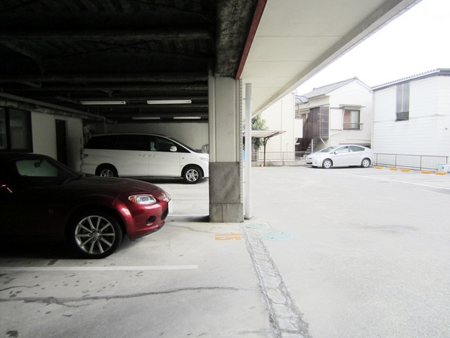 カーサ栄の駐車場|駐車場もありますよ
