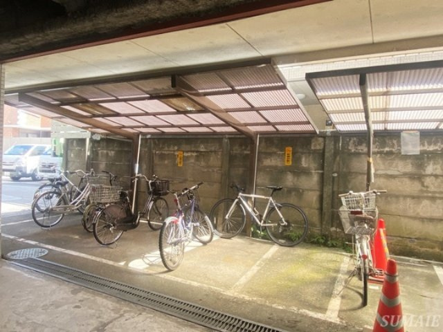 カーサ栄のエントランス|こちらから中に入ります！