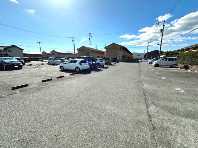 ブロードタウン神野 Ⅱ B棟の駐車場