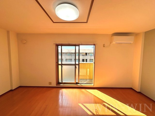 ブロードタウン神野 Ⅱ B棟の居間・リビング