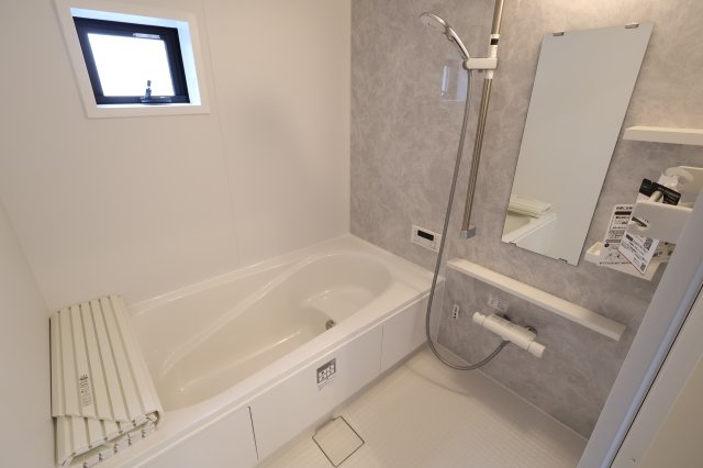 【浴室】 | 《仲介手数料無料》大宮区三橋１丁目356-3(全1戸)新築一戸建て | 撮影日 2025年9月23日 11:30 曇り