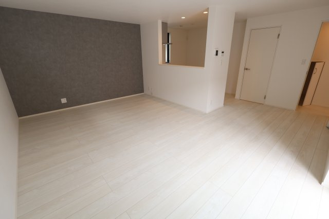 【居間・リビング】 | 《仲介手数料無料》大宮区三橋１丁目356-3(全1戸)新築一戸建て | 撮影日 2025年9月23日 11:30 曇り