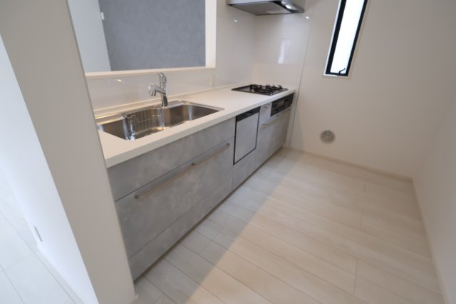 【キッチン】 | 《仲介手数料無料》大宮区三橋１丁目356-3(全1戸)新築一戸建て | 撮影日 2025年9月23日 11:30 曇り
