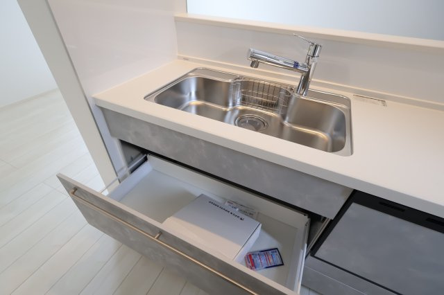 【キッチン】 | 《仲介手数料無料》大宮区三橋１丁目356-3(全1戸)新築一戸建て | 撮影日 2025年9月23日 11:30 曇り