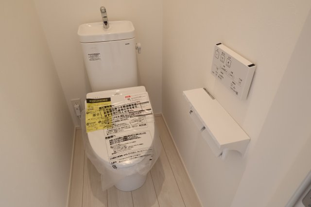 【トイレ】 | 《仲介手数料無料》大宮区三橋１丁目356-3(全1戸)新築一戸建て | 撮影日 2025年9月23日 11:30 曇り