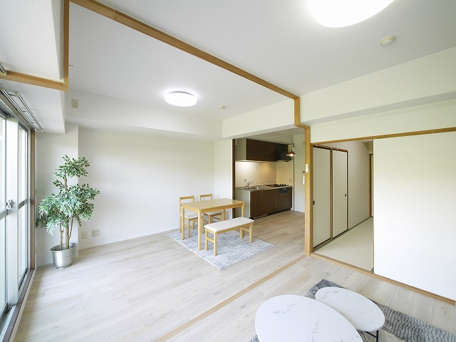 ノバ学園前Ⅲ番館の居間・リビング|ゆったりとした居間です