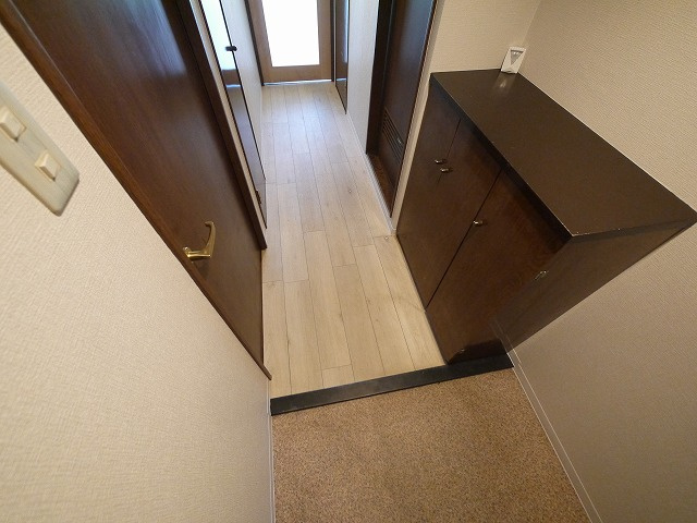 ノバ学園前Ⅲ番館の玄関|シンプルで使いやすい玄関です
