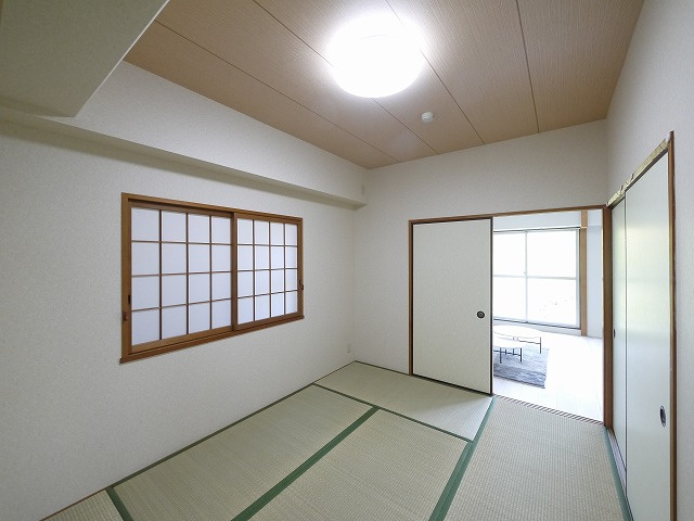 ノバ学園前Ⅲ番館の和室|い草の香りが落ち着く素敵な和室です