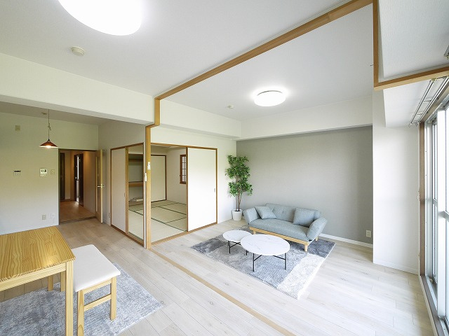 ノバ学園前Ⅲ番館の居間・リビング|使いやすい居間です