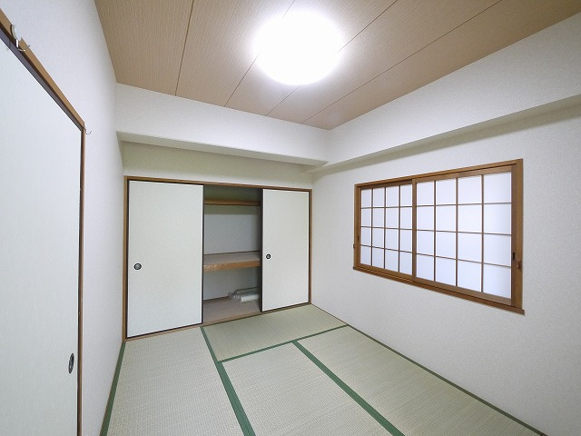 ノバ学園前Ⅲ番館の和室|明るい和室です