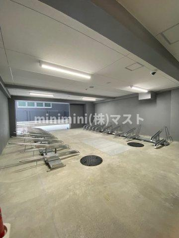 コンフォリア・リヴ大阪本町の駐車場