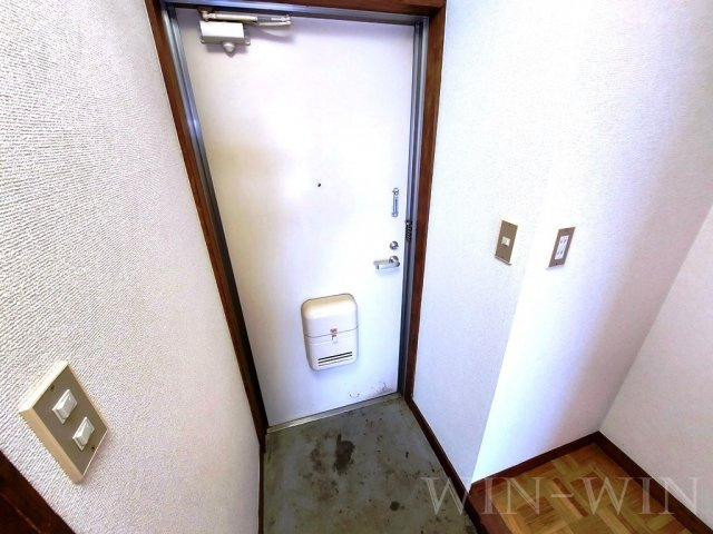 マンションMIKAWAの玄関