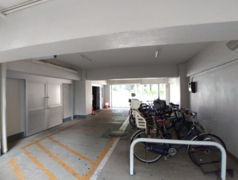 柏木ローズマンションの駐車場