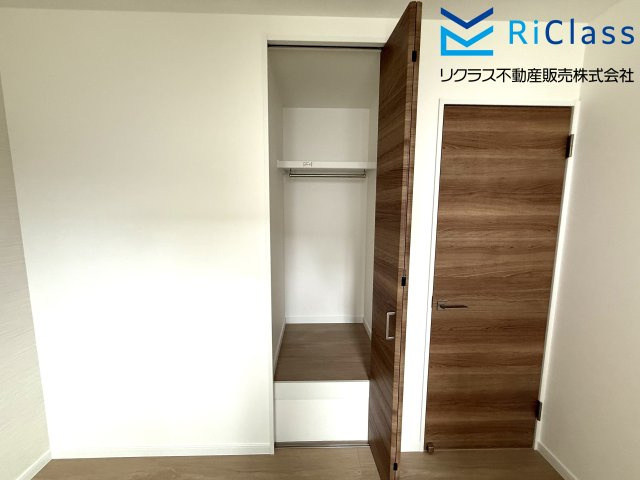 新築戸建　神戸市長田区苅藻通2丁目8の洋室|収納あります