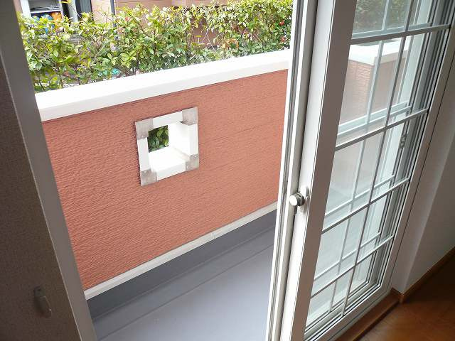 ボンヌジュルネのバルコニー|バルコニー