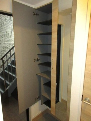 アンジュール坂下の玄関