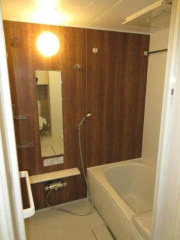 アンジュール坂下の浴室