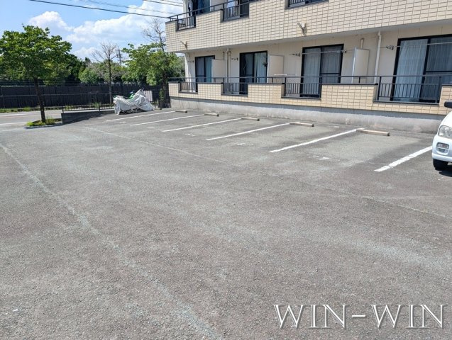 サントラスト A棟の駐車場