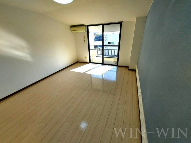 サントラスト A棟の居間・リビング|イメージ（同建物内別部屋の写真です）