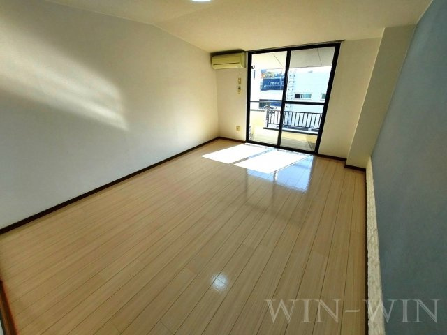 サントラスト A棟の居間・リビング|イメージ（同建物内別部屋の写真です）