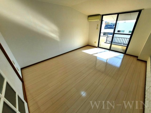 サントラスト A棟の居間・リビング|イメージ（同建物内別部屋の写真です）