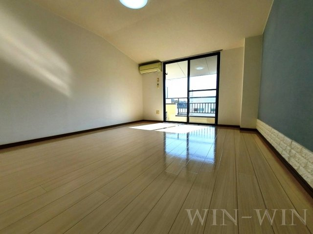 サントラスト A棟の居間・リビング|イメージ（同建物内別部屋の写真です）